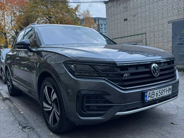 Volkswagen Touareg - фото 2