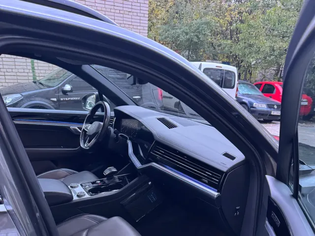 Volkswagen Touareg - фото 3