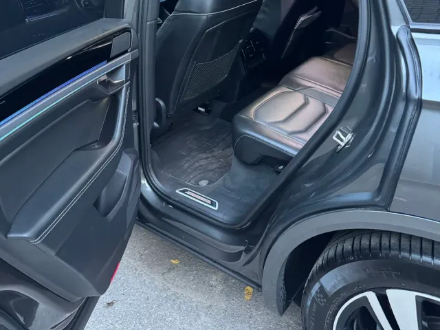 Volkswagen Touareg - фото 5
