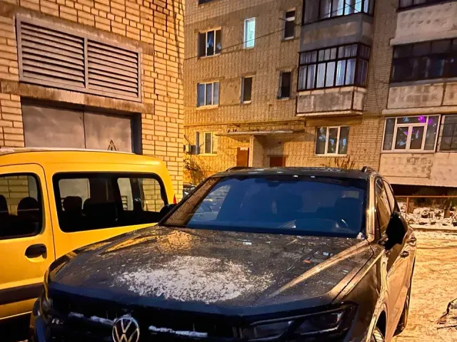 Volkswagen Touareg - фото 1