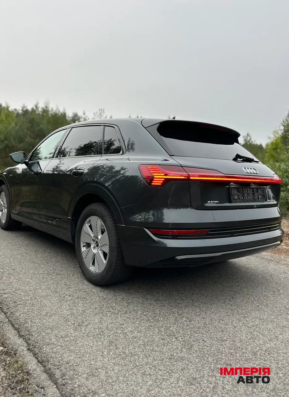 Audi e-tron - фото 4