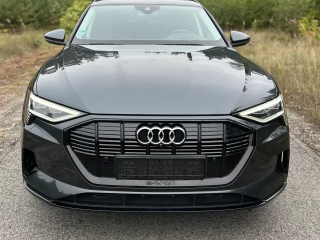 Audi e-tron - фото 2