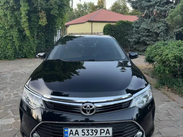 Toyota Camry - фото 2