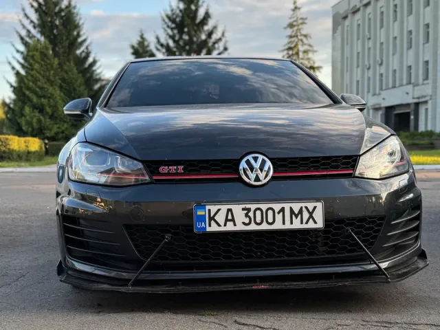 Volkswagen Golf GTI - фото 3