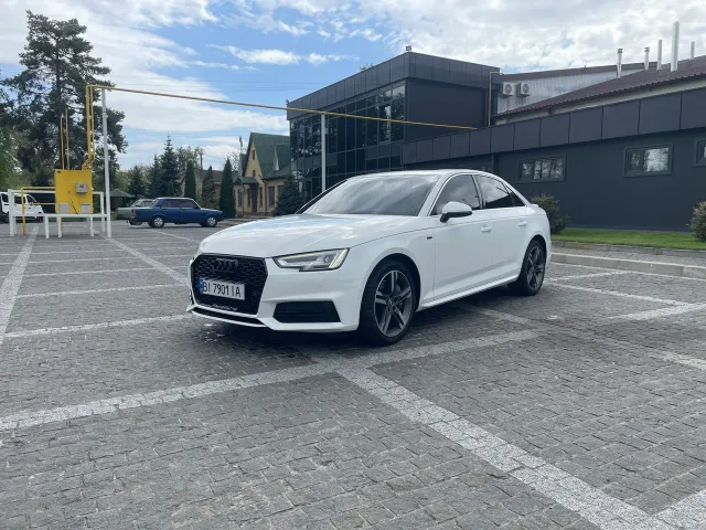 Audi A4 - фото 1