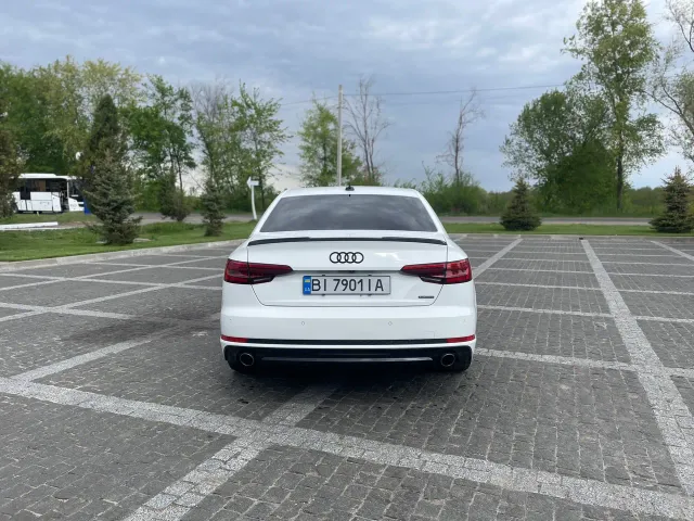 Audi A4 - фото 4
