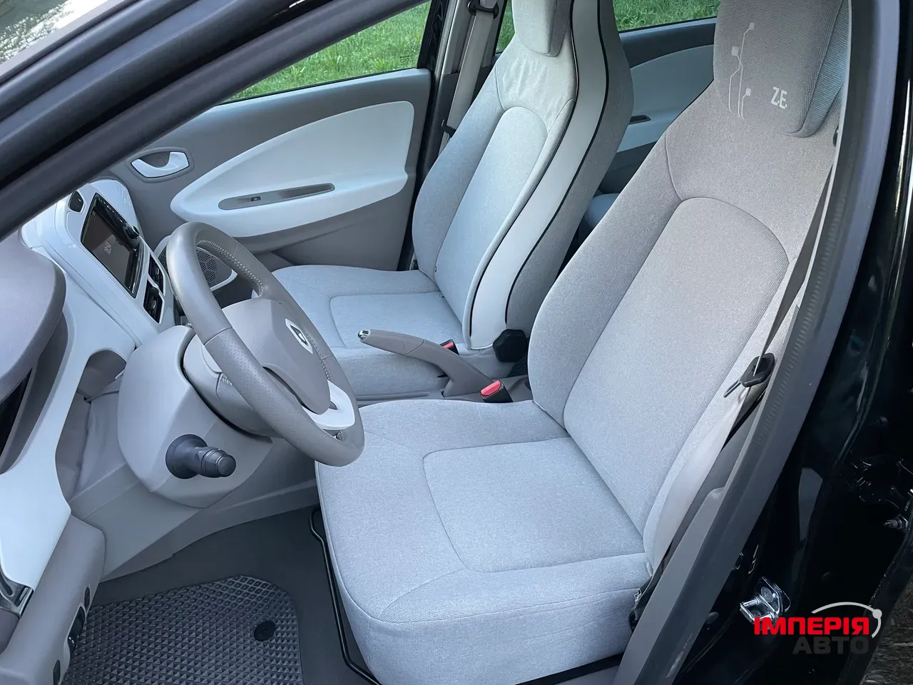 Renault ZOE - фото 16