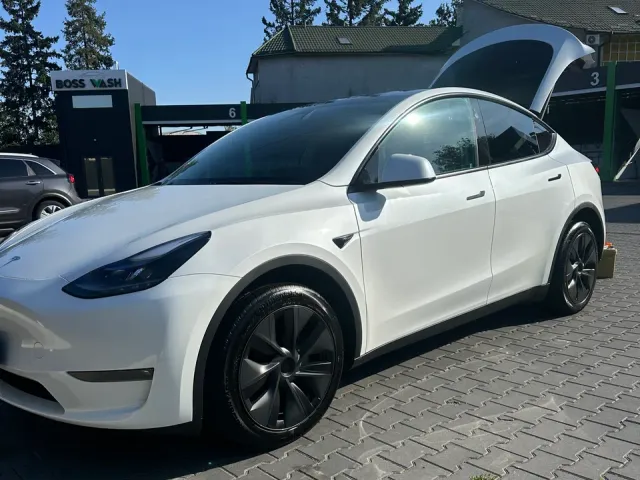 Tesla Model Y - фото 2