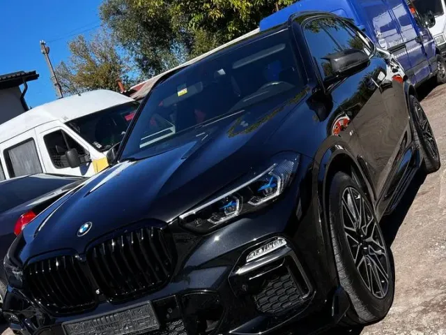 BMW X5 - фото 1