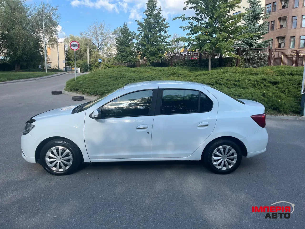 Renault Logan - фото 5