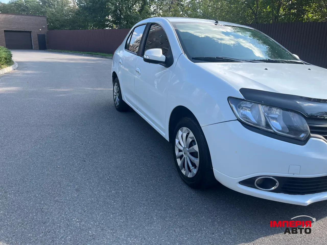 Renault Logan - фото 6