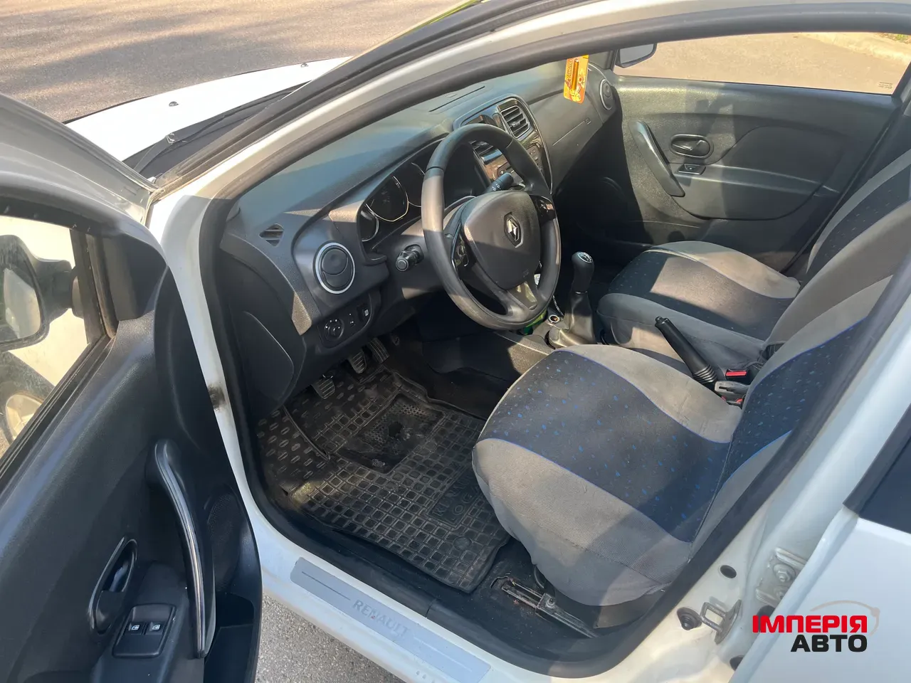 Renault Logan - фото 12