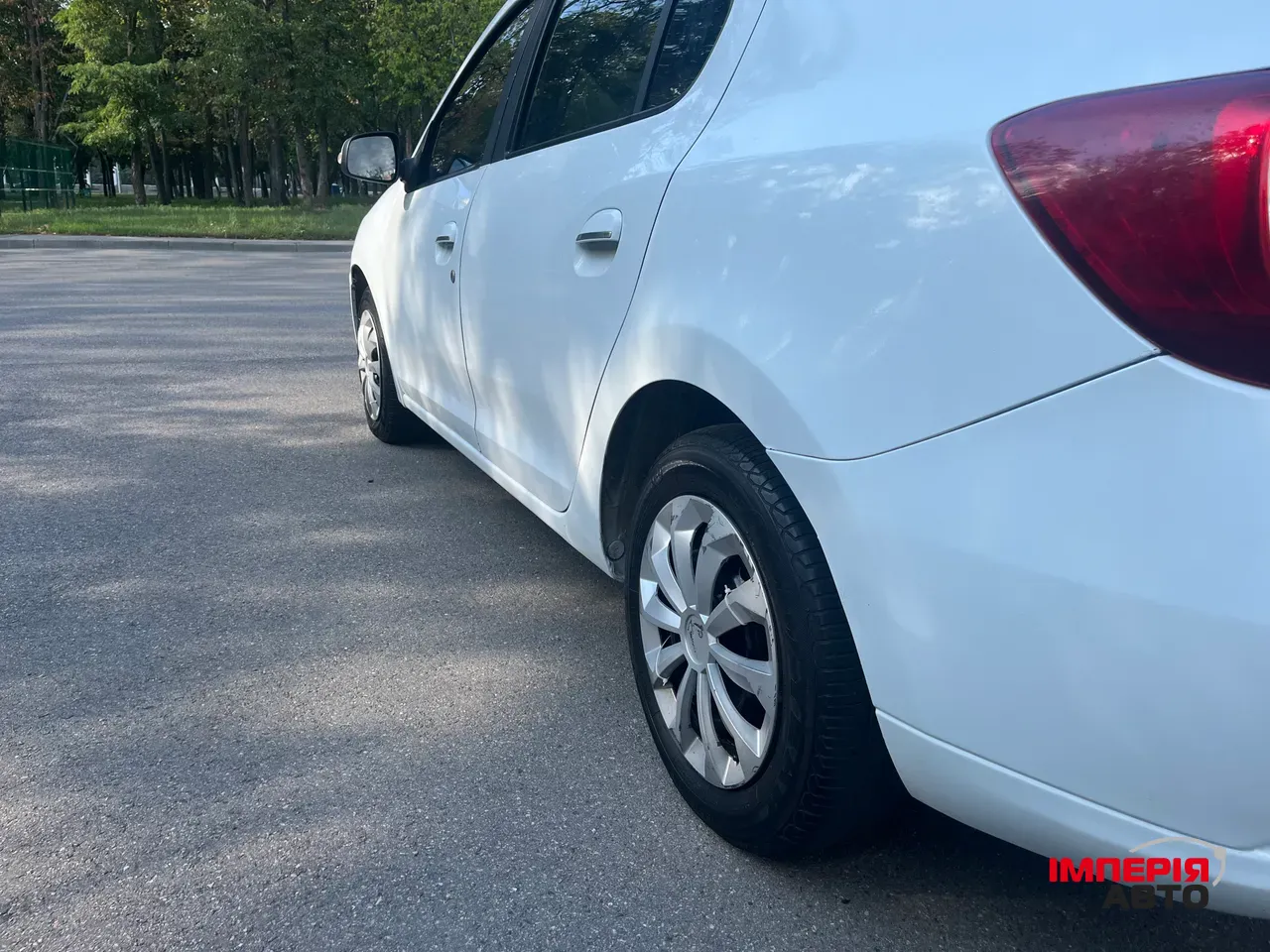Renault Logan - фото 3