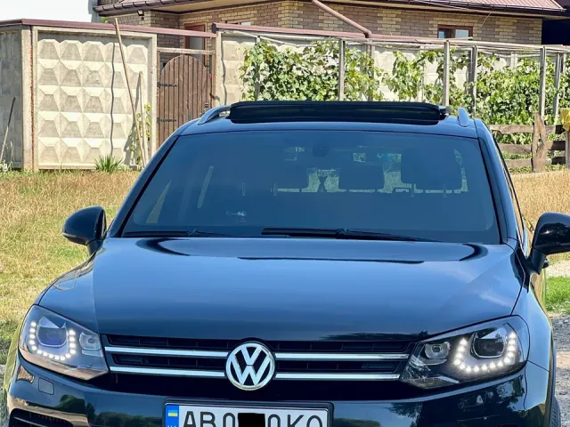 Volkswagen Touareg - фото 1