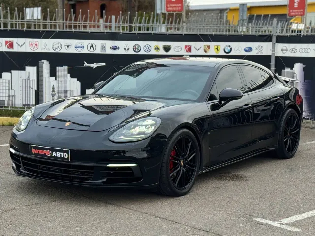 Porsche Panamera - фото 1
