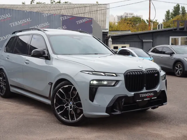 BMW X7 - фото 1