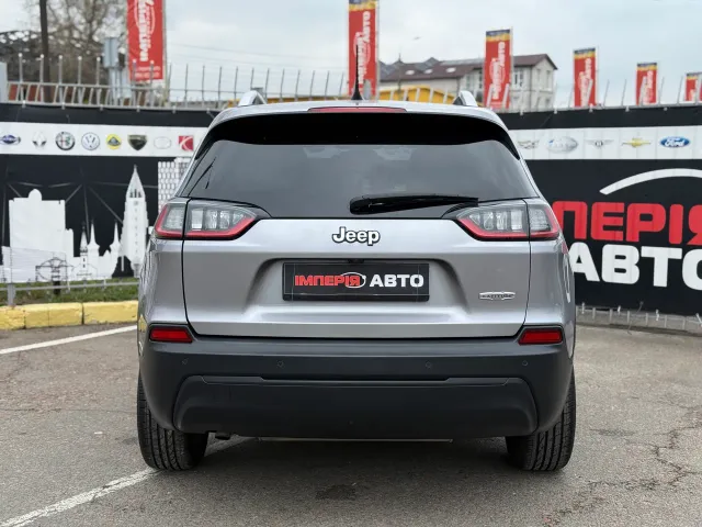 Jeep Cherokee - фото 4