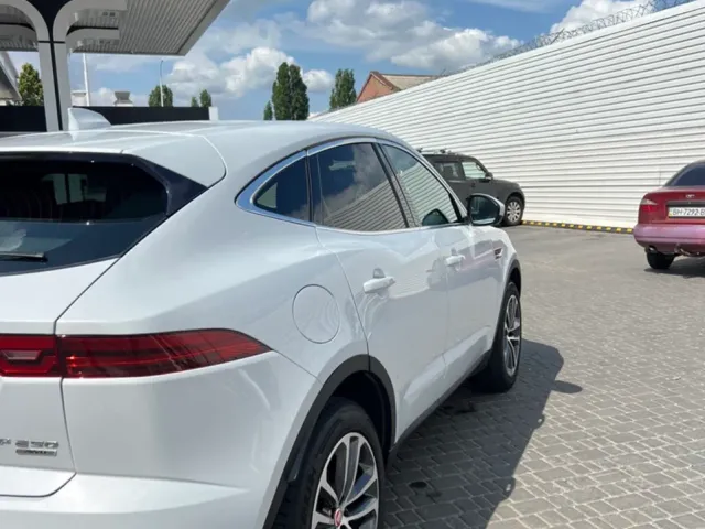 Jaguar E-Pace - фото 5