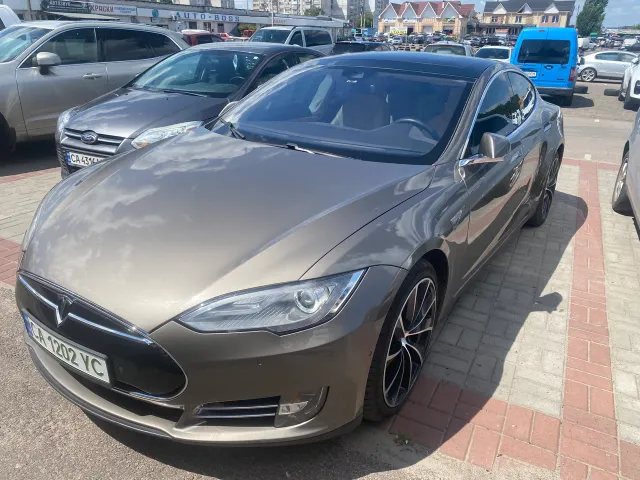 Tesla Model S - фото 2