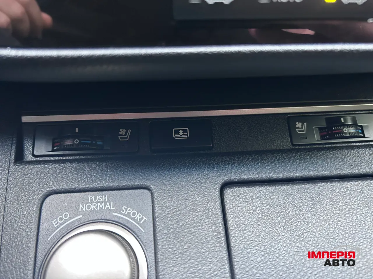 Lexus ES - фото 7