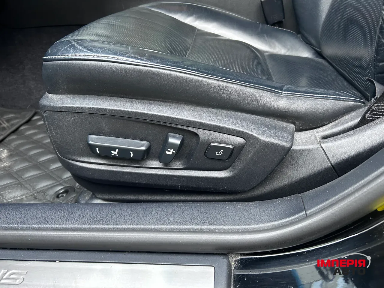 Lexus ES - фото 11