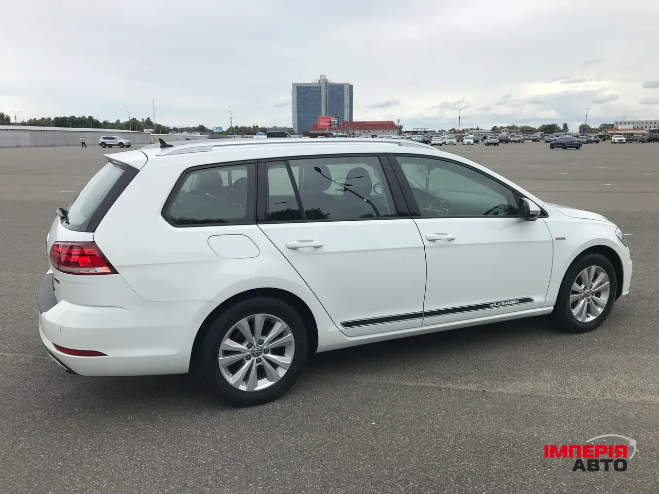 Volkswagen Golf - фото 8
