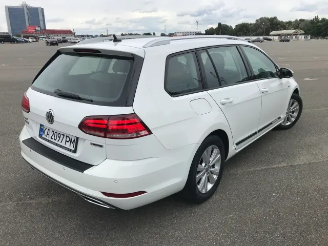 Volkswagen Golf - фото 2