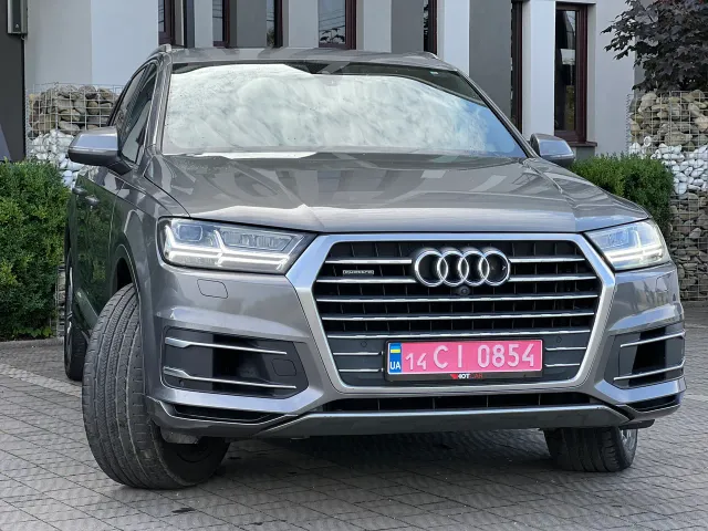 Audi Q7 - фото 1