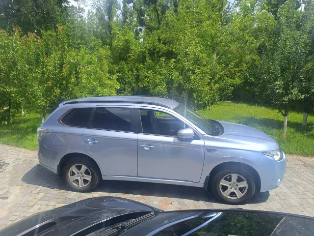 Mitsubishi Outlander - фото 5
