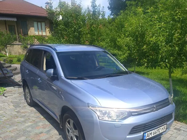 Mitsubishi Outlander - фото 4