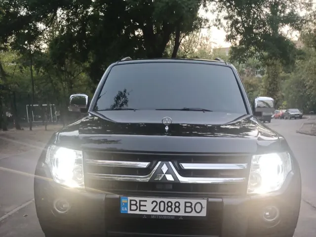 Mitsubishi Pajero - фото 1