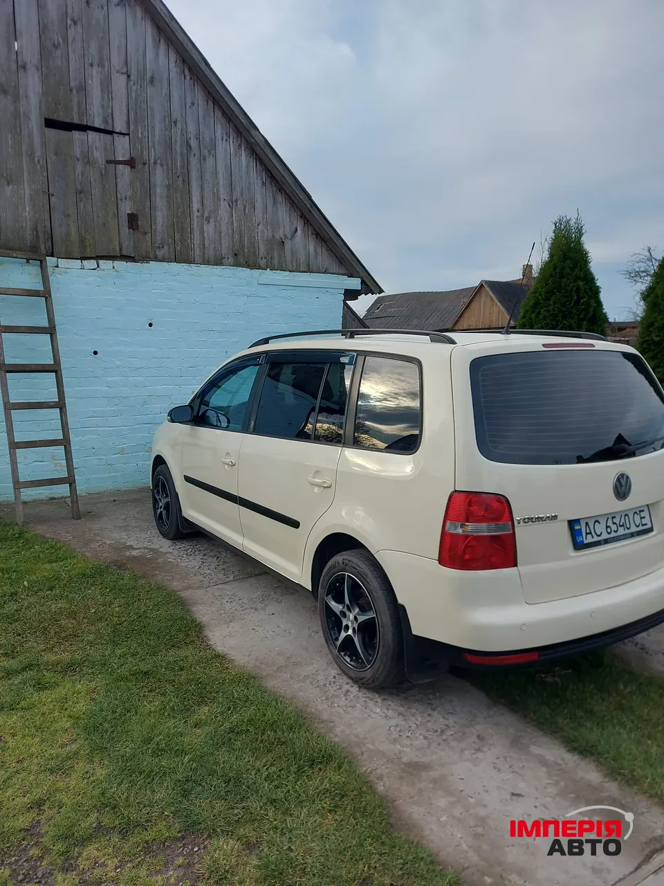 Volkswagen Touran - фото 4