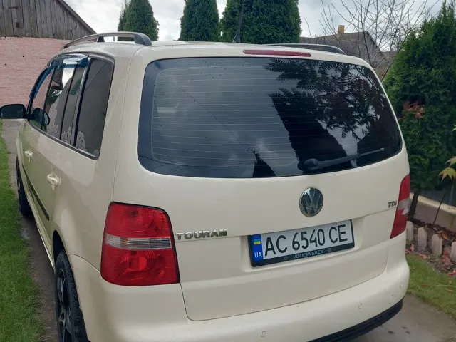 Volkswagen Touran - фото 2