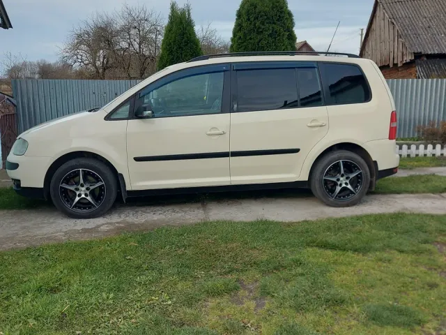 Volkswagen Touran - фото 5