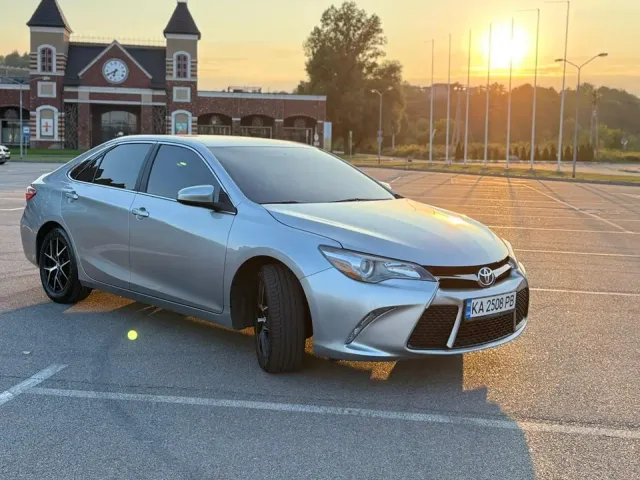 Toyota Camry - фото 3