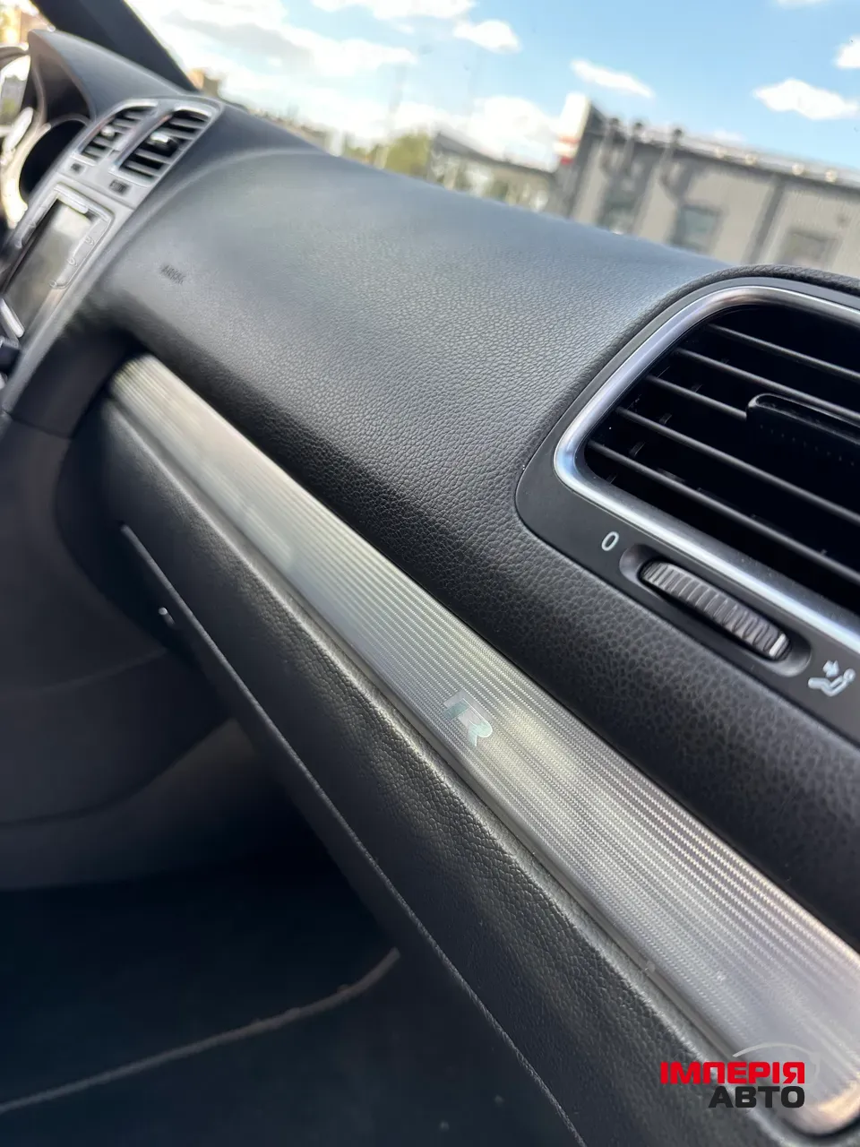 Volkswagen Golf R - фото 12