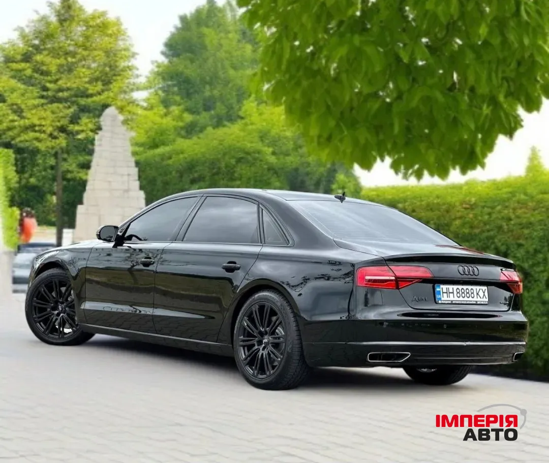 Audi A8 - фото 1