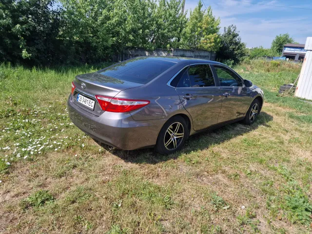 Toyota Camry - фото 2
