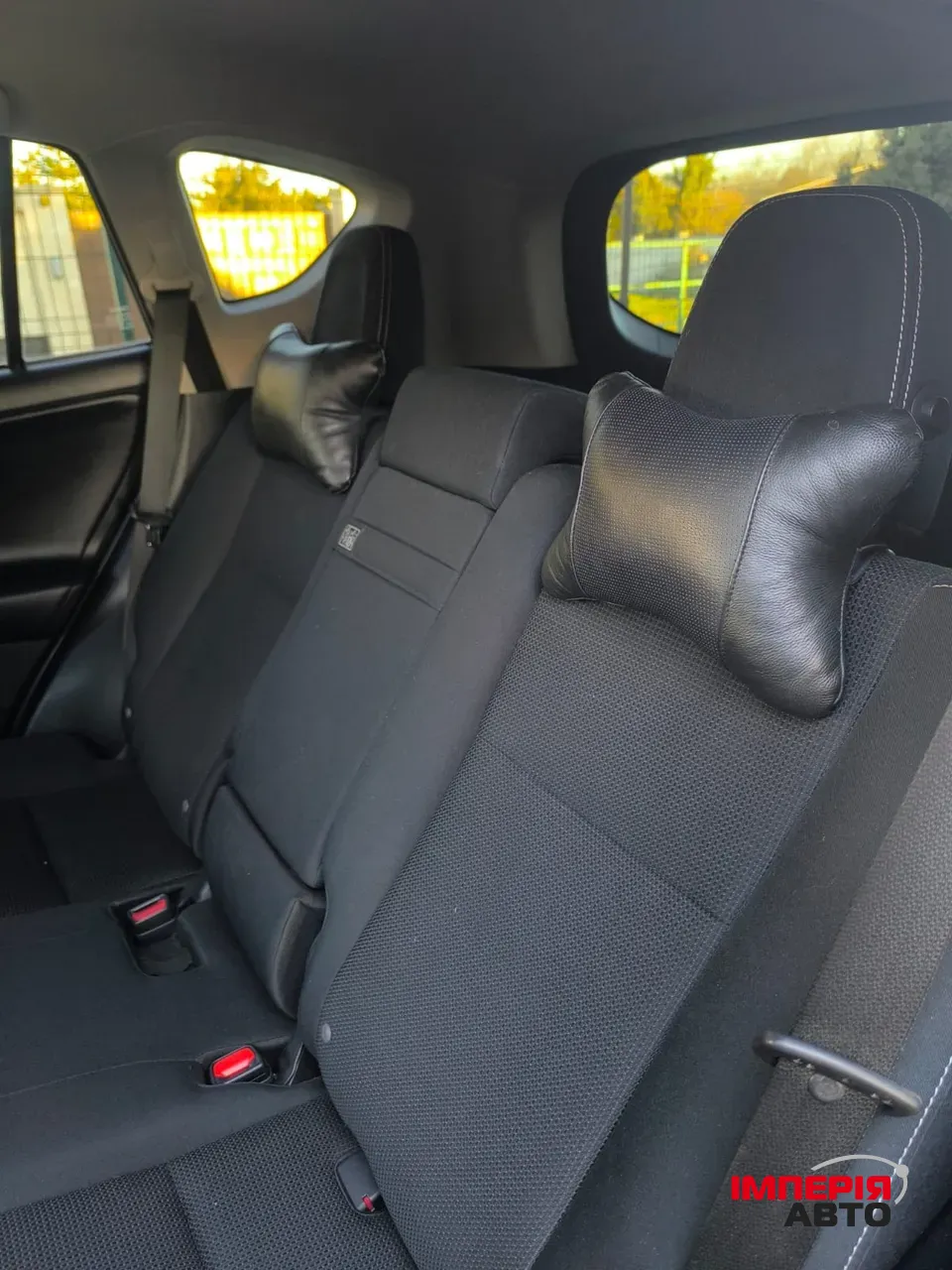 Toyota RAV4 - фото 6