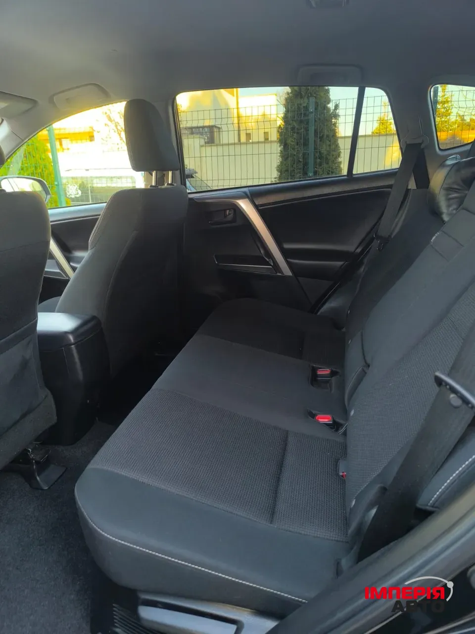 Toyota RAV4 - фото 12