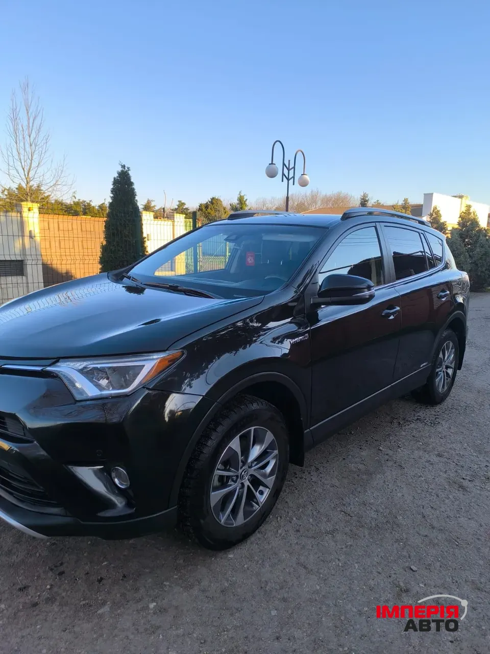 Toyota RAV4 - фото 1