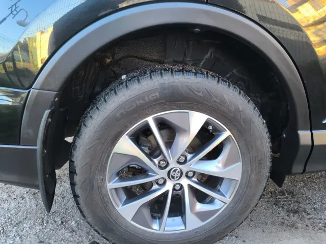 Toyota RAV4 - фото 2