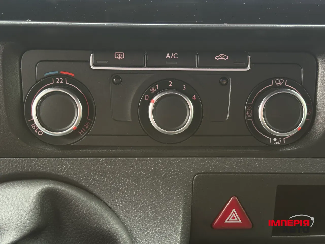 Volkswagen Transporter - фото 30