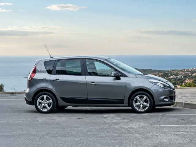 Renault Scenic - фото 4