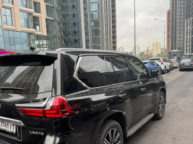 Lexus LX - фото 2