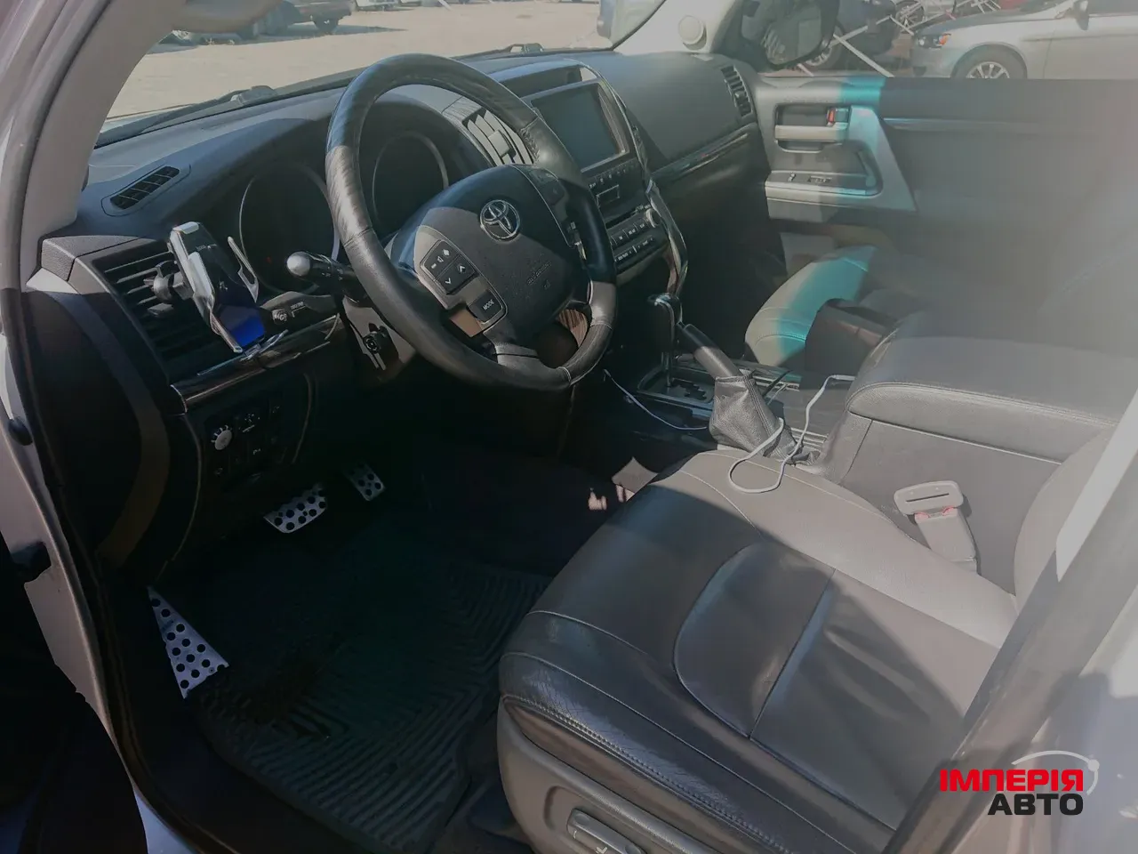 Toyota Land Cruiser - фото 2