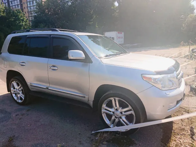 Toyota Land Cruiser - фото 1