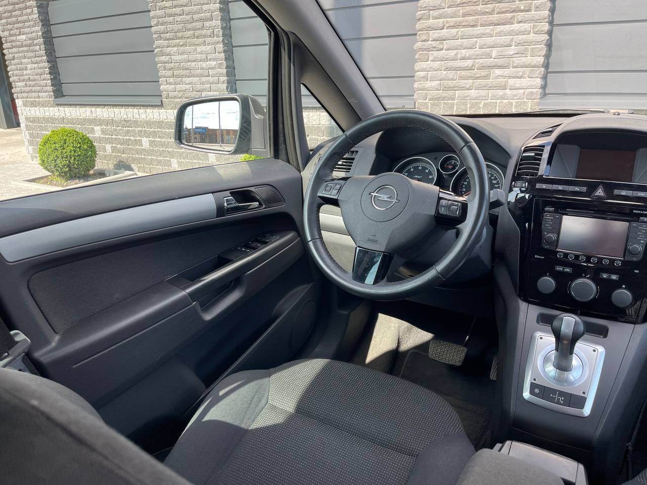 Opel Zafira - фото 30