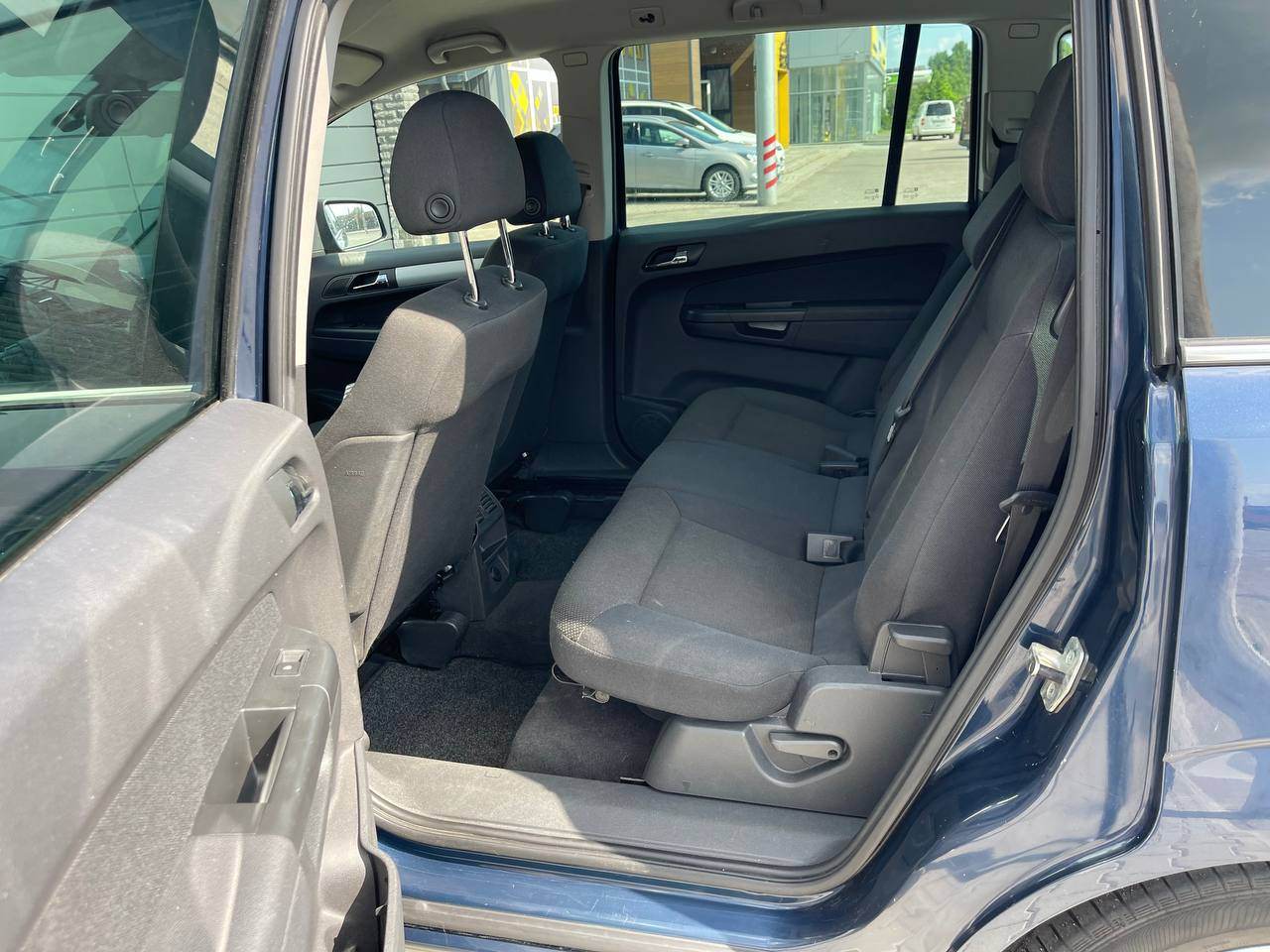 Opel Zafira - фото 11