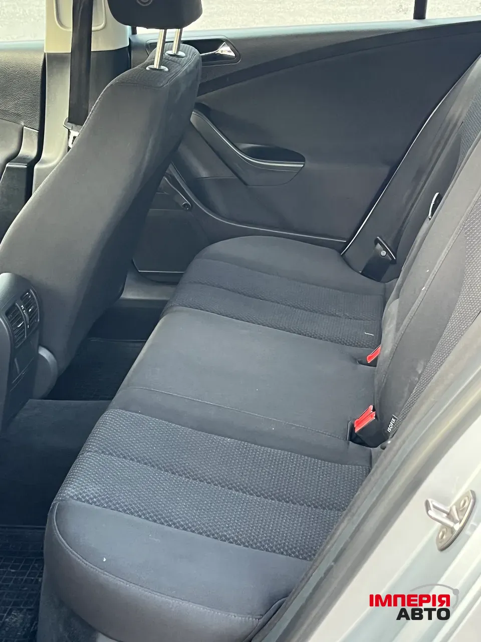 Volkswagen Passat - фото 6